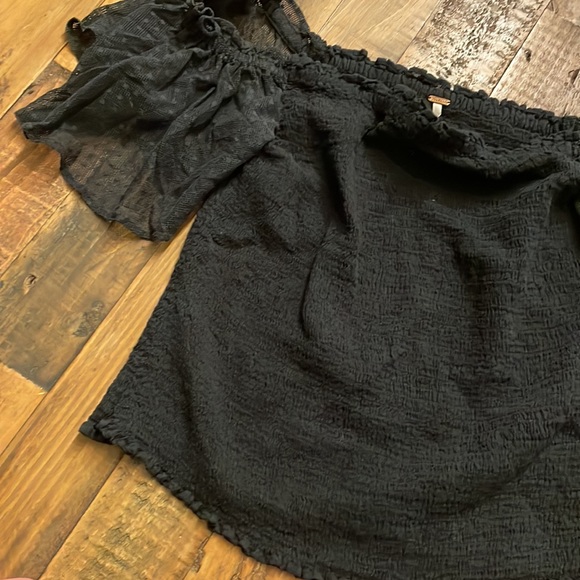 FREE PEOPLE off the shoulder black top with ruffle sleeves - Picture 4 of 6